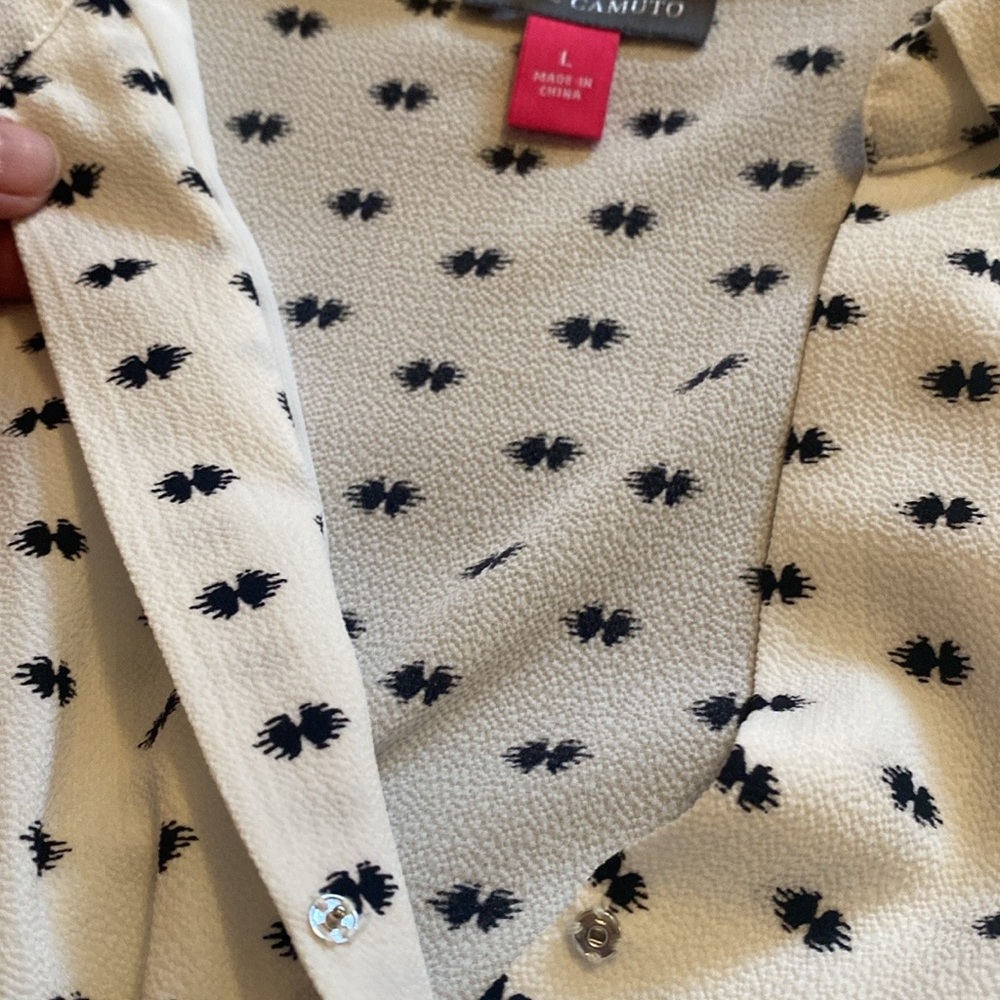 VINCE CAMUTO peplum blouse w/sm bl geo pattern on cream Sz L, modesty snap - Picture 7 of 9